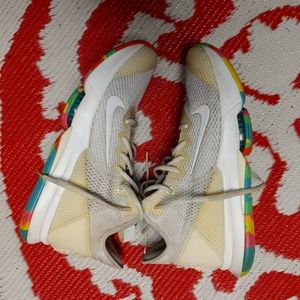 LeBron witness IV shoes